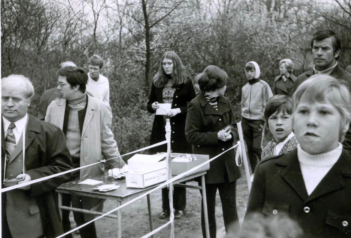 Bereits beim vierten Hermannslauf füllten die Teilnehmer beim Start den gesamten Platz vor dem Hermannsdenkmal. (siehe Bild) Sehr einfach da