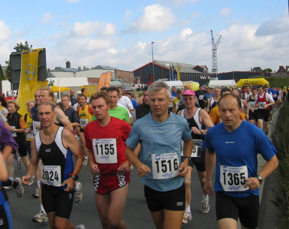 Eine Szene aus dem Pionierjahren des Run &amp; Roll auf dem damals neu erbauten Ostwestfalendamm. Der Run &amp; Roll hat sich inzwischen zu 