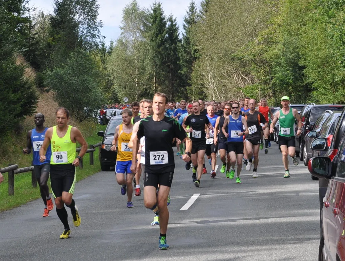 Start zum 10 km-Lauf 2014 um die Aabachtalsperre